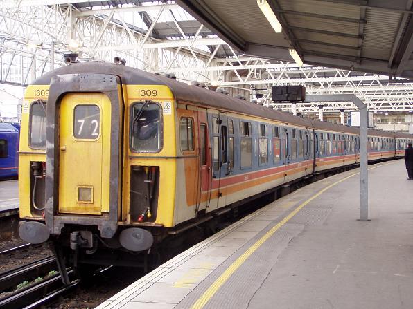 South West Trains 421309, London Waterloo03