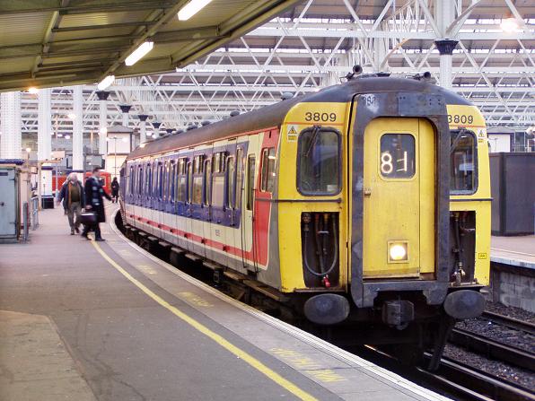 South West Trains 423809, Waterloo02