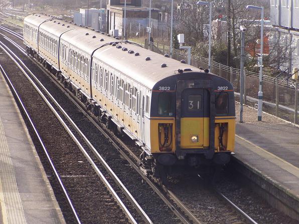 Southern 423822, Salfords02