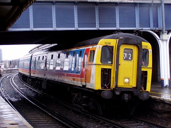 South West Trains 421306, Clapham Junction02