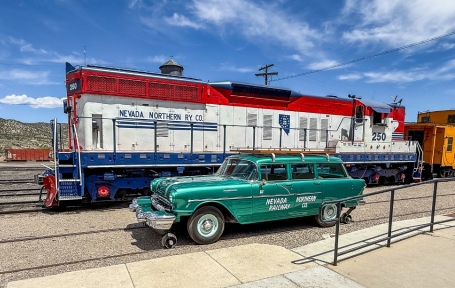 SD-9 locomotive and 1956 Pontiac Station Wagon HY-Rail