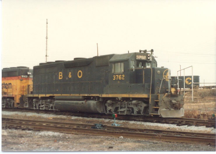   http://www.trainweb.org/chessiephotos/photos/GP40/3762b&o.jpg 