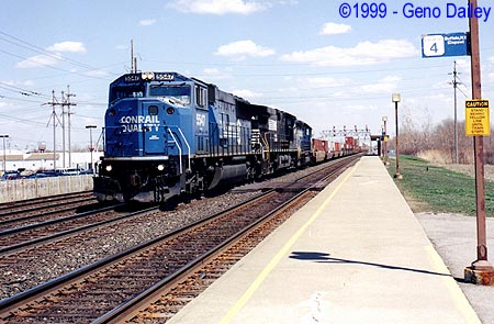 Conrail #5547 leads Train TV-261 west on Track #1