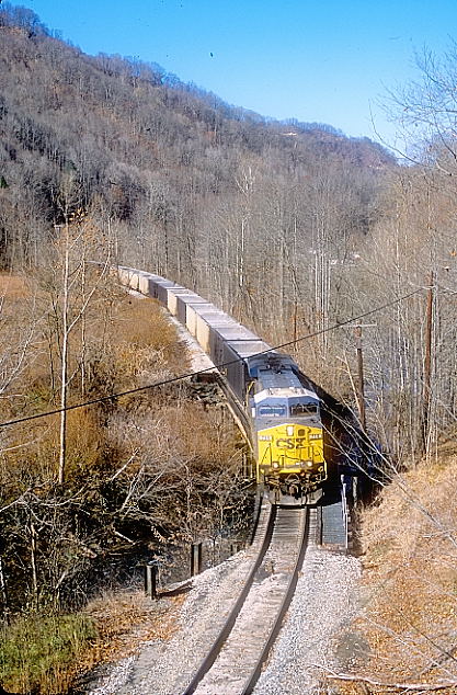 H837-18 nears the Rock Lick Mine.