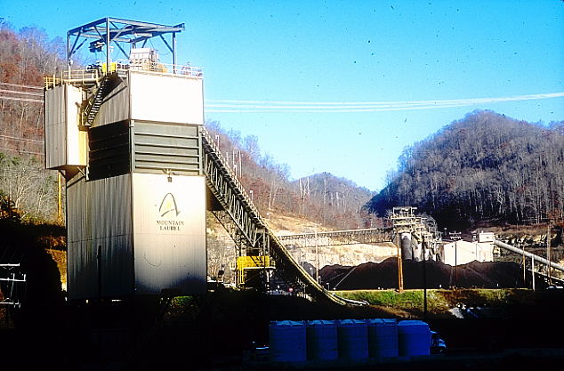 CSX 416-777 were still loading on the huige train at Mountain Laurel Mine.