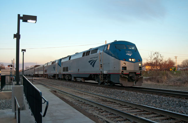 Amtrak 3 calls at La Plata