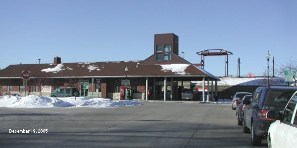 Metra station work freezes outdoors in December, 2005