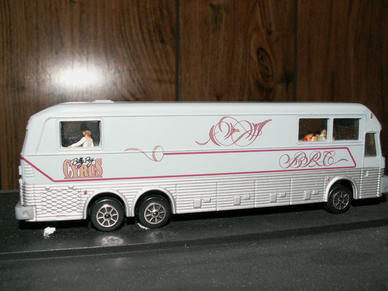 Billy Ray Cyrus Tour Bus with Miley Cyrus, Hanna Montana, Emily Osment, 
