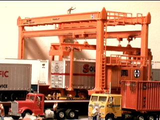 Walthers Cornerstone Mi-Jack Translift Intermodal Crane 