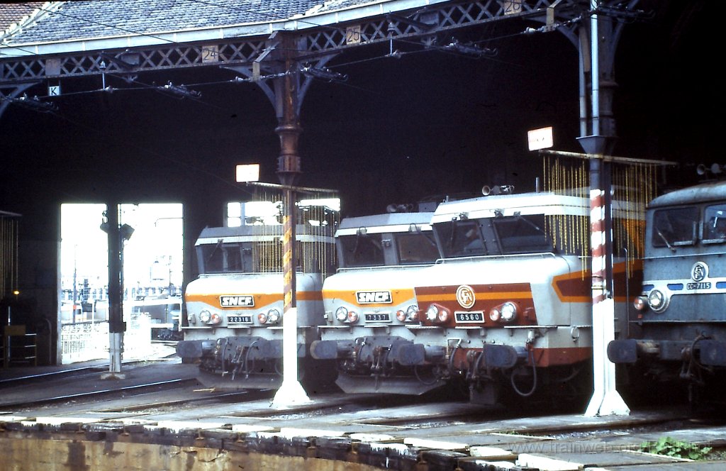 0142-0037.jpg - SNCF BB 7337 + BB 22318 + CC 6560 + CC 7115 / Lyon-Mouche 18.7.1987