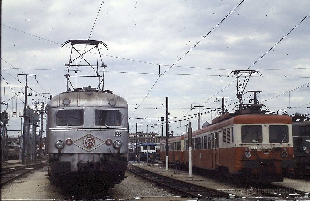 0143-0009s.jpg - SNCF ZBD 5125 + Z 7121 / Lyon-Mouche 18.7.1987