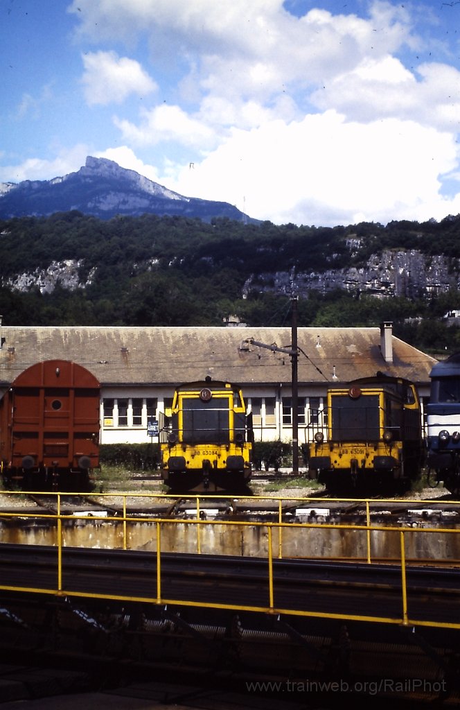 0144-0014s.jpg - SNCF BB 63091 + BB 63084 / Chambéry 19.7.1987