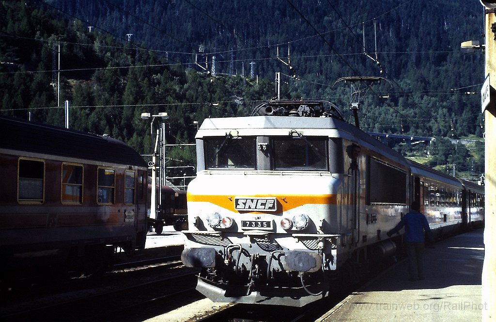 0144-0030s.jpg - SNCF BB 7335 / Modane 20.7.1987