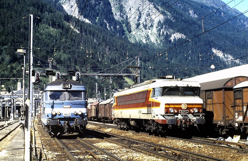 0145-0004.jpg - SNCF BB 67382 + CC 6501 / Modane 20.7.1987