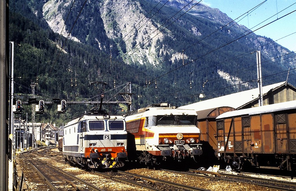 0145-0005.jpg - FS E 633.049 + SNCF CC 6501 / Modane 20.7.1987