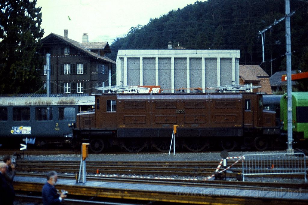 0197-0038-s.jpg - SBB-CFF Ae 3/6' 10700 / Interlaken-West 20.8.1988