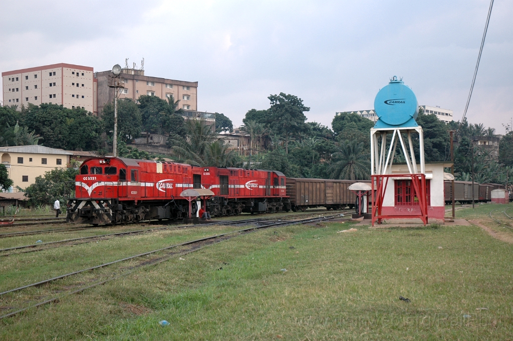 3028-0022-010114.jpg - Camrail CC 2221 + CC 2226 / Yaoundé-Marchandises 1.1.2014