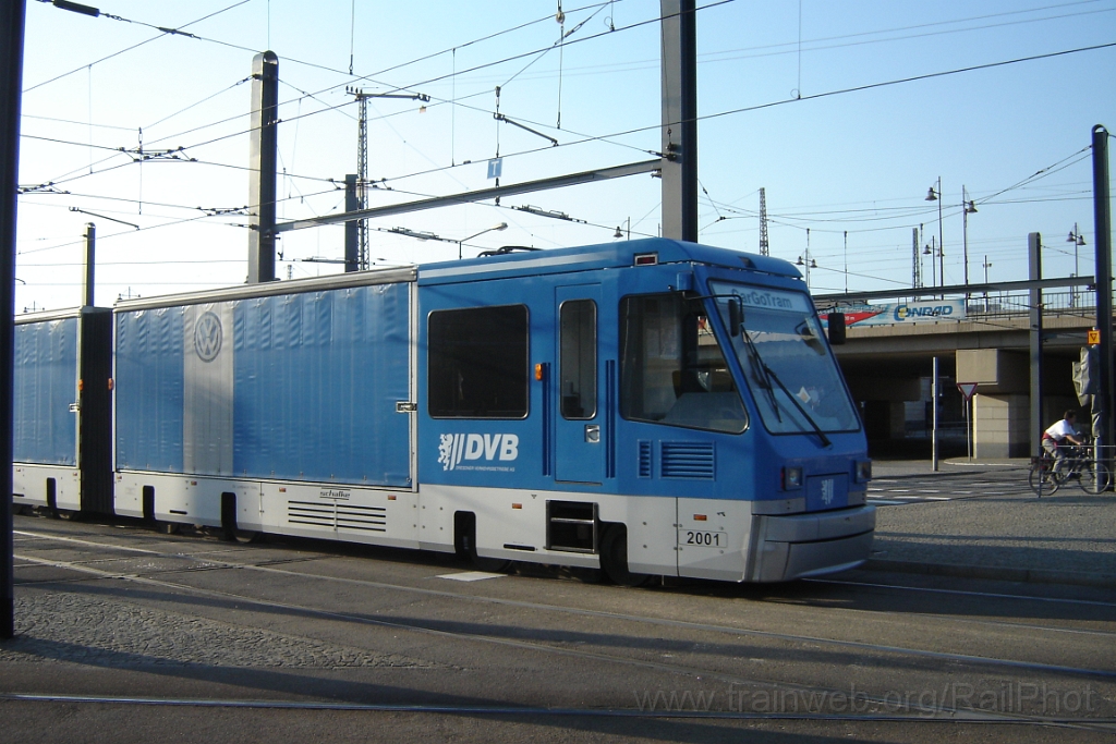 1227-0037-130906.jpg - DVB CarGoTram 2001 / Hauptbahnhof 13.9.2006