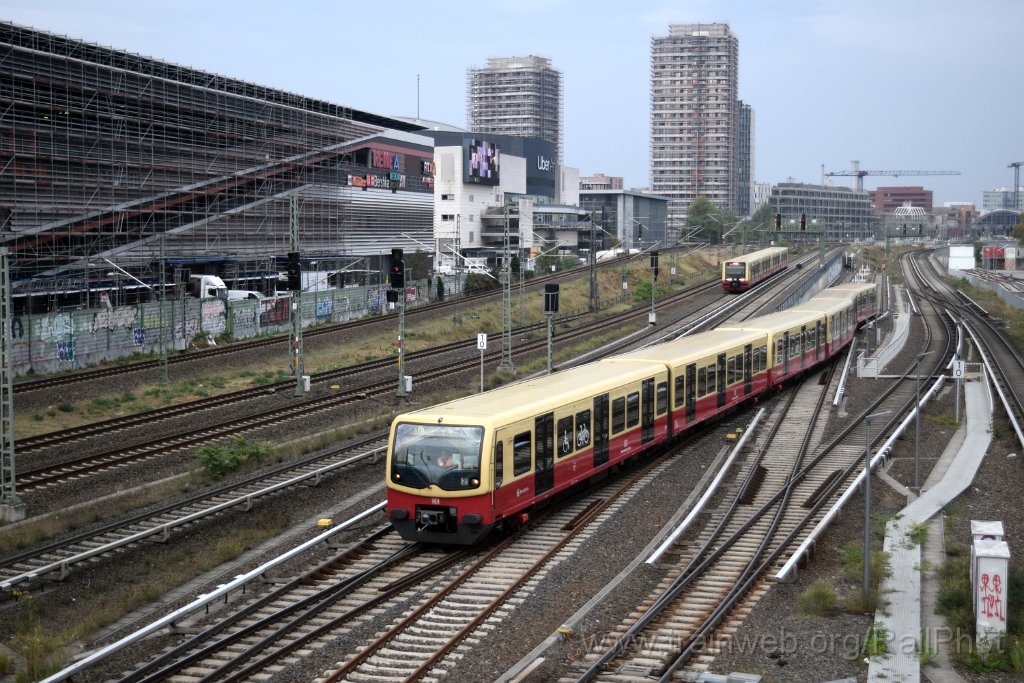 9383-0030-240924.jpg - DBAG 481.131-1 + 484.077-3 / Berlin (Warschauer Brücke) 24.9.2024