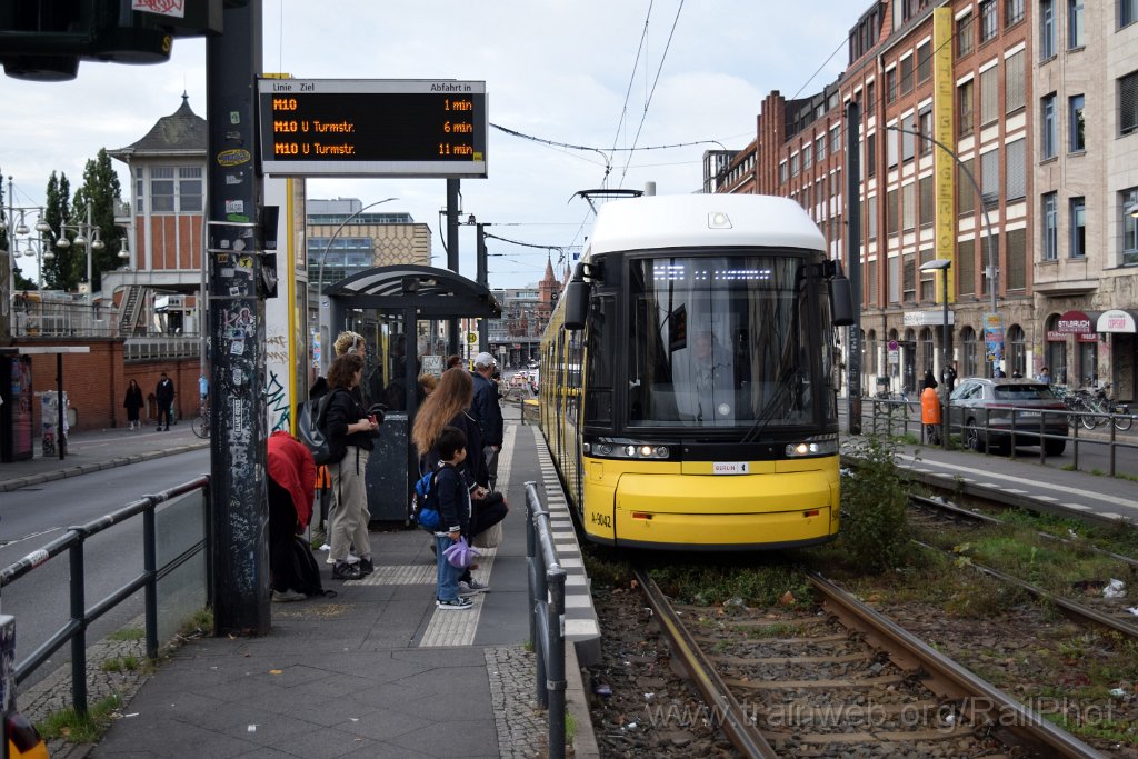 9389-0046-250924.jpg - BVG GT8-08 ZR A-9042 / Warschauer Strasse 25.9.2024