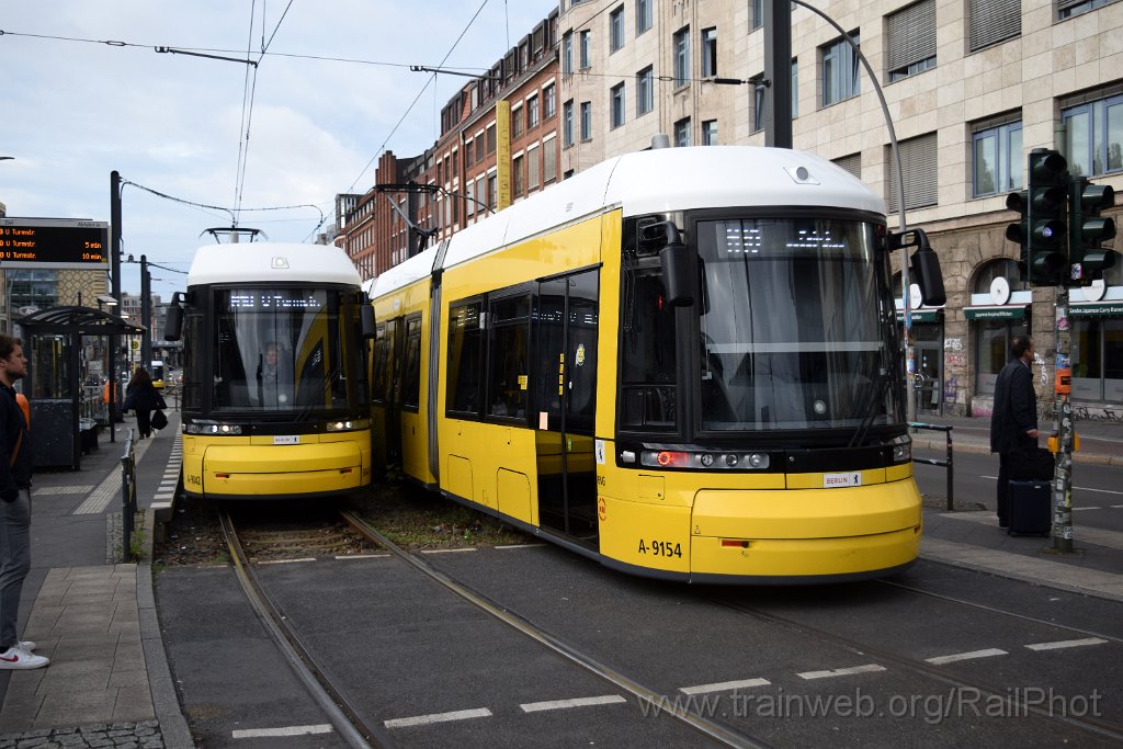 9390-0014-250924.jpg - BVG GT8-08 ZR A-9154 + BVG GT8-08 ZR A-9042 / Warschauer Strasse 25.9.2024