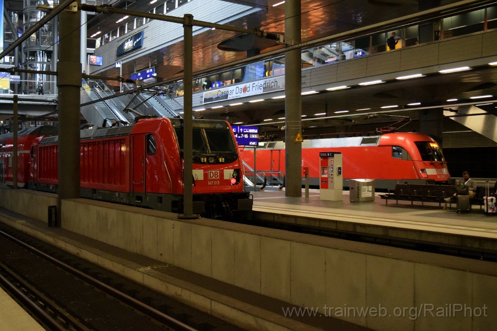 9397-0013-260924.jpg - DBAG 147.013-7 + 182.015 / Berlin Hbf (Tief) 26.9.2024