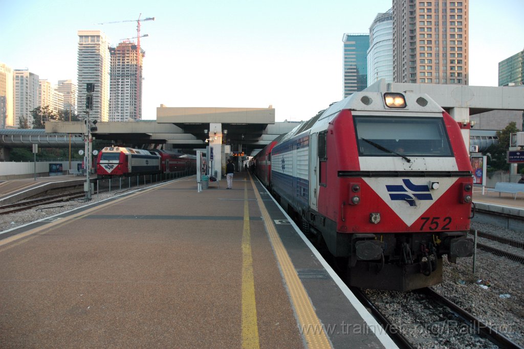3484-0049-220115.jpg - IR JT42BW 752 + IR JT42BW 777 / Tel-Aviv Savidor center 22.1.2015