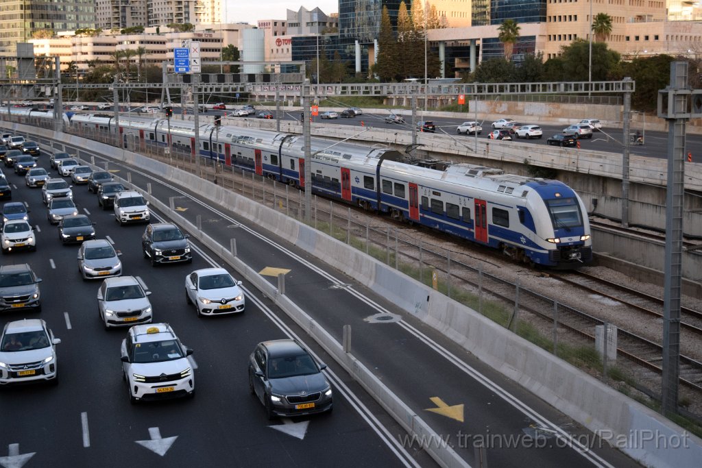 10218-0003-190226.jpg - IR DDEMU 6031 (94 95 0006 031-2 IL-IR) / Tel-Aviv (Yitzhak Sadeh bridge) 19.2.2026