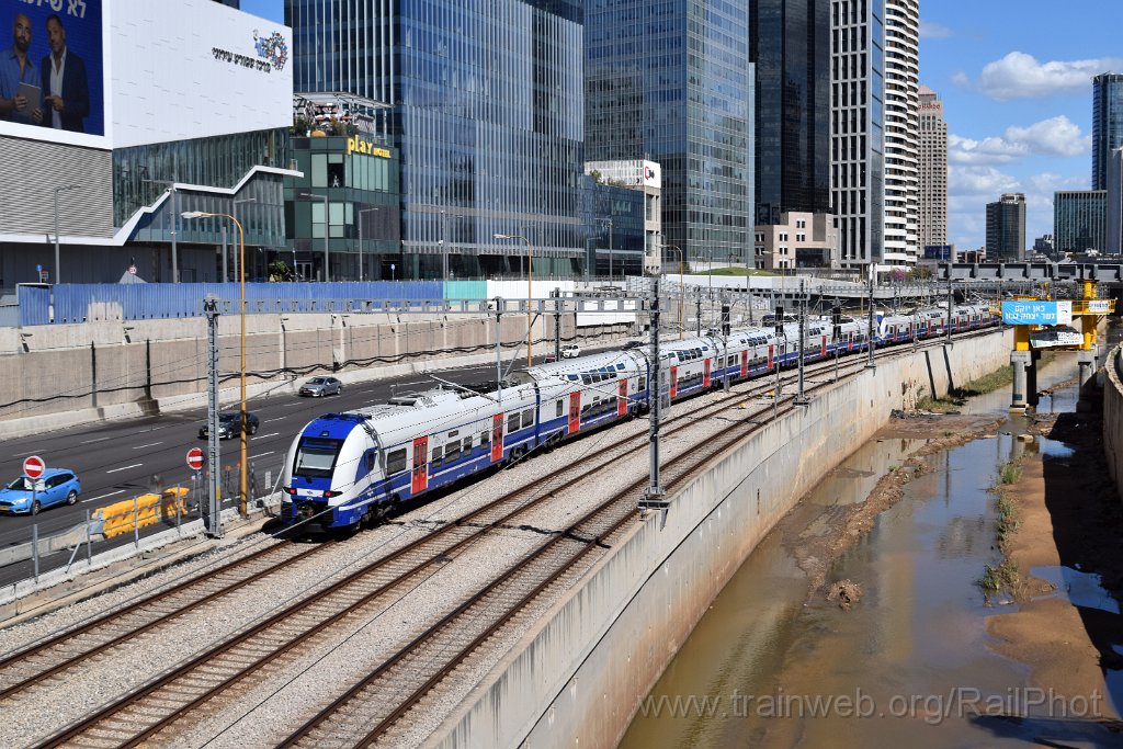 10229-0023-270226.jpg - IR DDEMU 6382 (94 95 0006 382-9 IL-IR) / Tel-Aviv (Yehuda and Noah Moses bridge) 27.2.2026