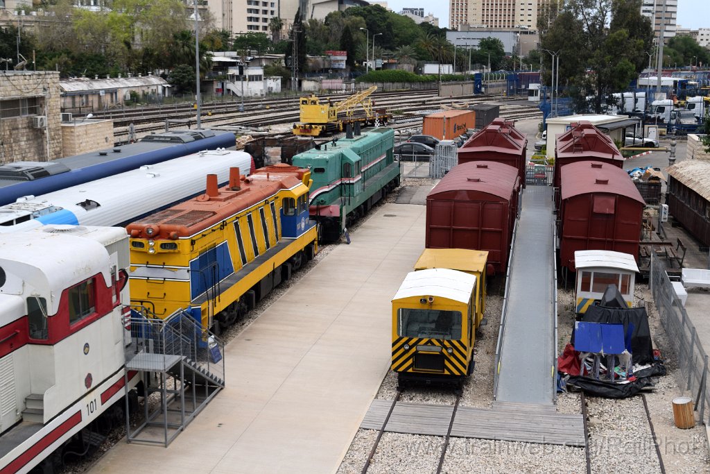 10337-0028-150526.jpg - IR G12-107 + ESR G16 303 / Haifa-Mizrah (Israel Railway Museum) 15.5.2026