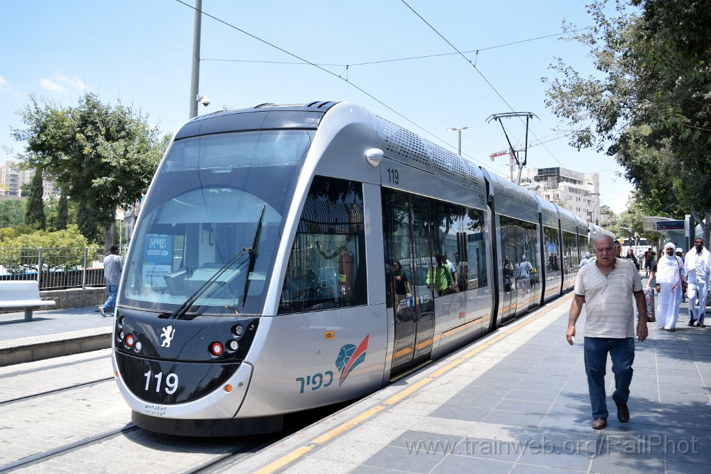 10375-0013-030726.jpg - Kfir Urbos 100 No.49 + Urbos 100 No.119 / Damascus gate 3.7.2026