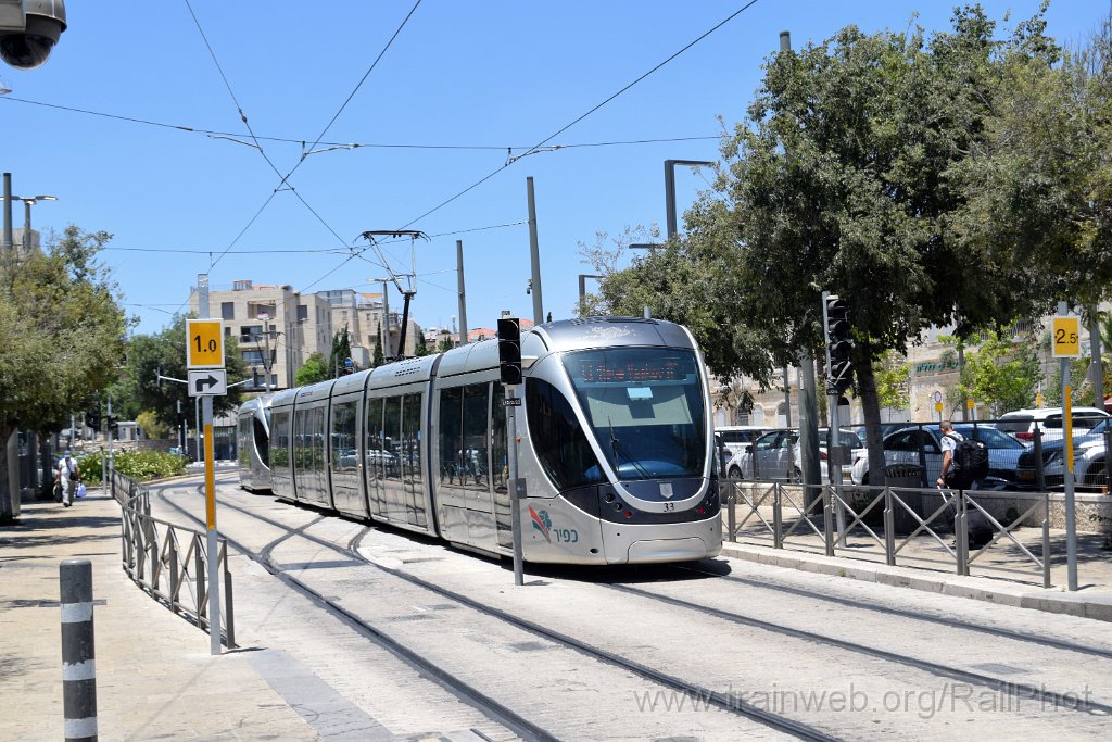 10375-0043-030726.jpg - Kfir Citadis 302 Nr. 32 + Citadis 302 Nr. 33 / Damascus gate 3.7.2026