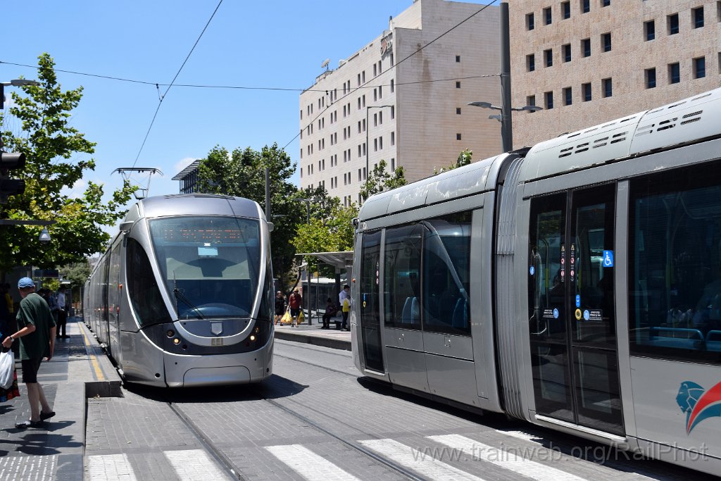 10377-0005-030726.jpg - Kfir Citadis 302 Nr. 44 + Citadis 302 Nr. 09 / Central Station 3.7.2026