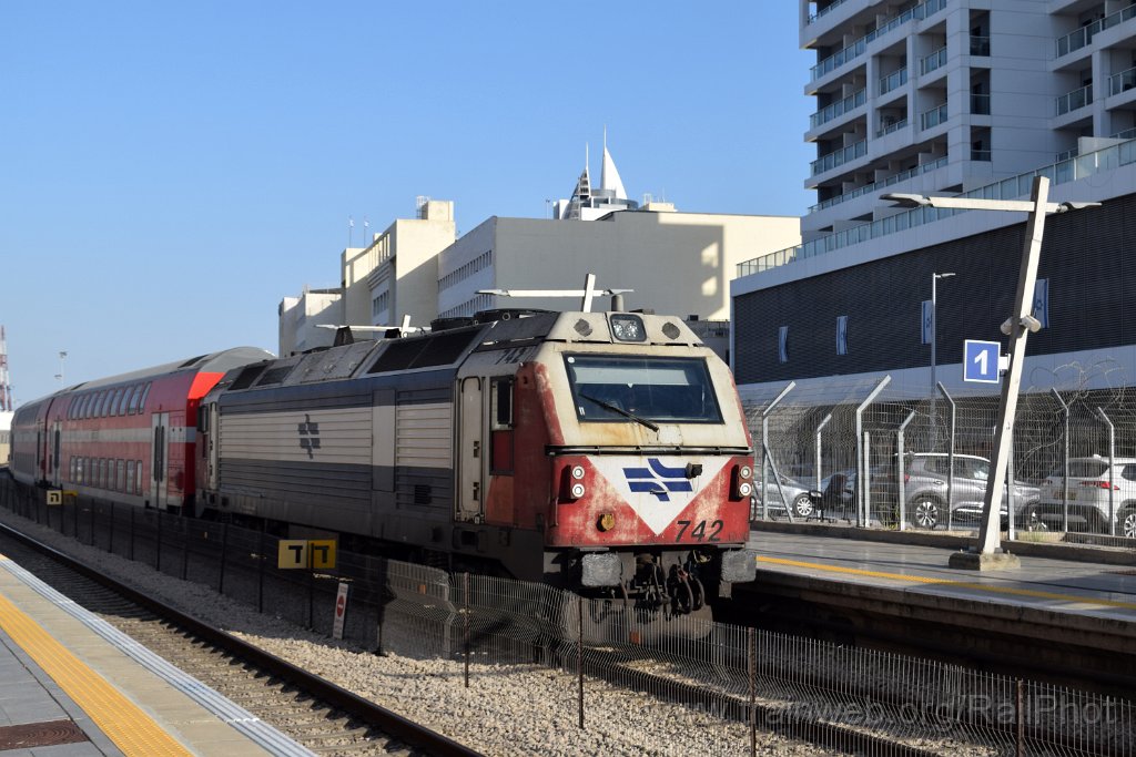 10405-0018-030826.jpg - IR JT42BW 742 / Haifa-HaShmona Merkaz 3.8.2026