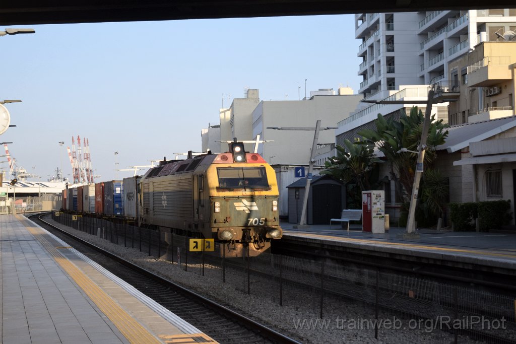10408-0038-030826.jpg - IR JT42CW 705 / Haifa-HaShmona Merkaz 3.8.2026