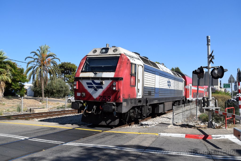 10483-0042-270926.jpg - IR JT42BW 753 / Haifa (A.L, Ziso crossing) 27.9.2026
