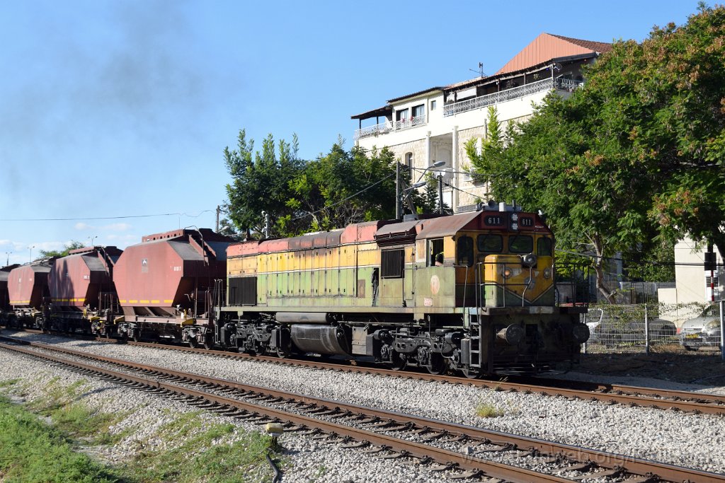10489-0012-270926.jpg - IR G26CW2 611 / Haifa (A.L, Ziso crossing) 27.9.2026