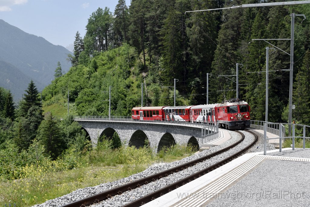9819-0027-140625.jpg - RhB Ge 4/4" 615 "Klosters" / Schmitten GR (Lehnenviadukt) 14.6.2025