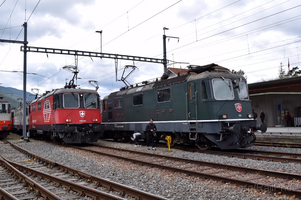 9359-0043-140924.jpg - SBB-CFF Re 4/4" 11161 + Re 420.230-5 + Re 420.257-8 "Nachhaltige Entsorgung" / Balsthal (Dépot) 14.9.2024