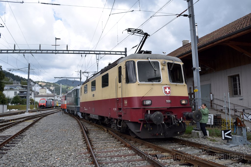 9360-0043-140924.jpg - SBB-CFF Re 4/4" 11141 + Re 4/4" 11173 + IRSI Re 421.393-0 / Balsthal (Dépot) 14.9.2024