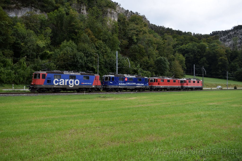 9364-0020-140924.jpg - SBB-CFF Re 4/4" 11130 + Re 4/4" 11193 + DDF Re 421.379-9 "Zürich-München 2021" + Re 420.160-4 / Aeussere Klus 14.9.2024