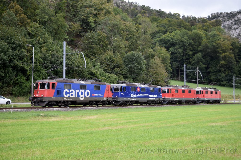 9365-0031-140924.jpg - SBB-CFF Re 420.160-4 + DDF Re 421.379-9 "Zürich-München 2021" + SBB-CFF Re 4/4" 11193 + Re 4/4" 11130 / Aeussere Klus 14.9.2024