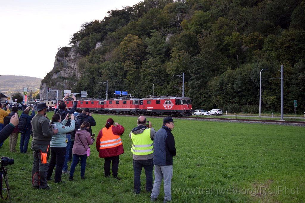 9368-0023-140924.jpg - SBB-CFF Re 420.230-5 + Re 4/4" 11130 + Re 4/4" 11193 + OeBB Re 4/4"' 11350 + IRSI Re 421.393-0 + CLRA Re 4/4' 10039 + Re 4/4" 11335 + Re 4/4" 11173 + Re 4/4" 11141 / Aeussere Klus 14.9.2024