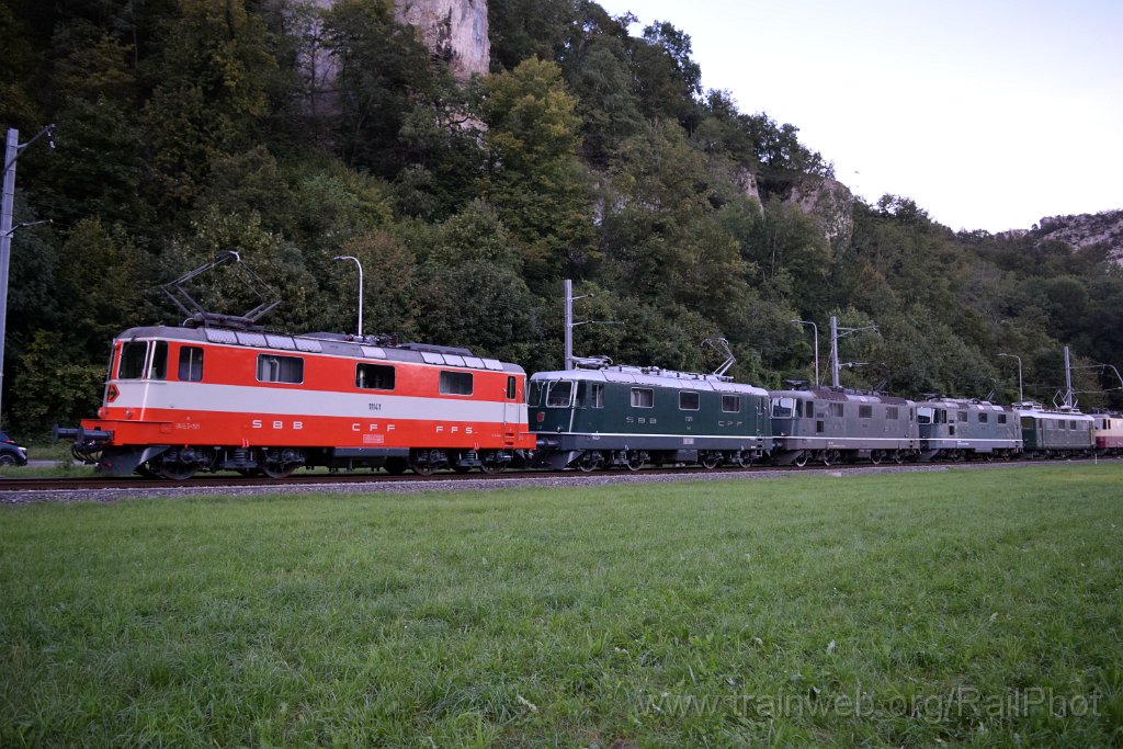 9369-0029-140924.jpg - SBB-CFF Re 4/4" 11141 + Re 4/4" 11173 + Re 4/4" 11335 + Re 4/4" 11161 + CLRA Re 4/4' 10039 / Aeussere Klus 14.9.2024