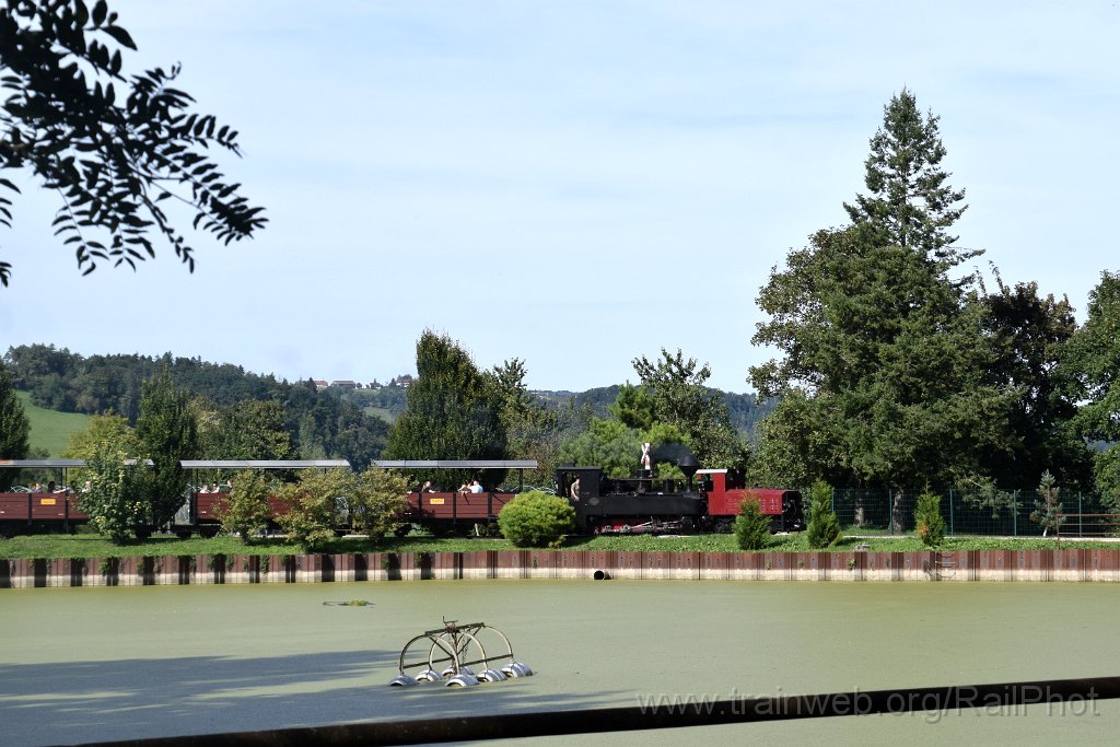 10009-0048-070925.jpg - SchBB G 4/4 7349 "Taxus" + DFL90 3 "Diema" / Schinznach (Baumschulsee) 7.9.2025