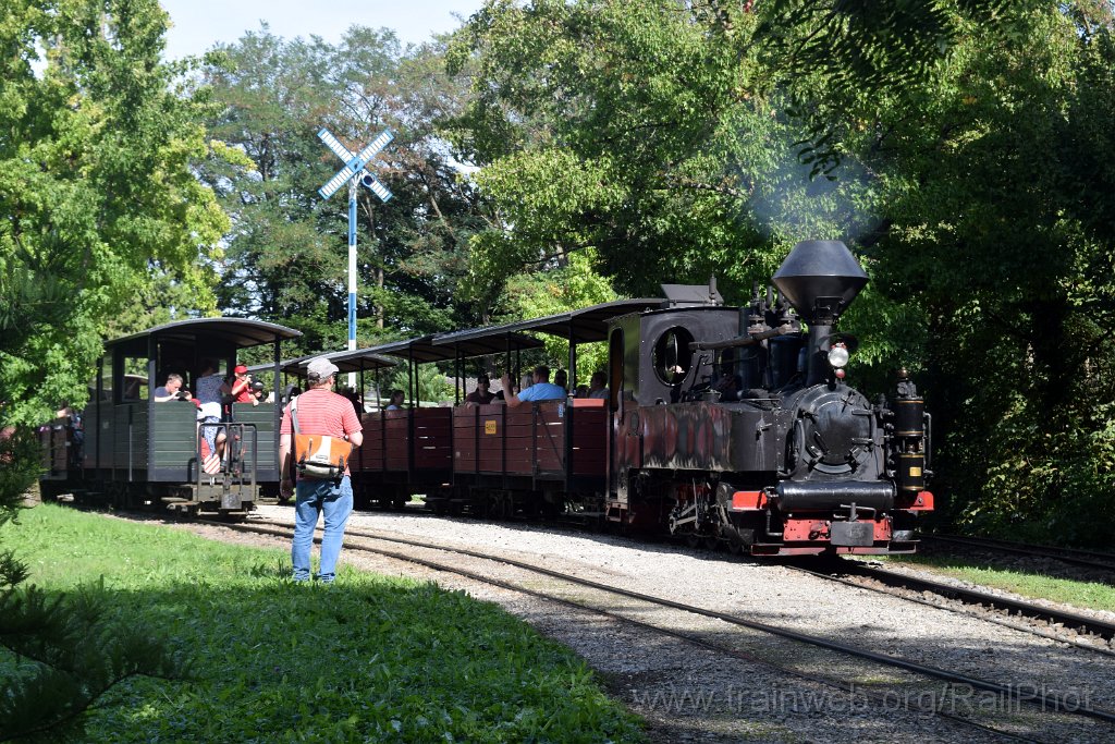 10010-0008-070925.jpg - SchBB G 4/4 7349 "Taxus" / Schinznach (Baumschulsee) 7.9.2025