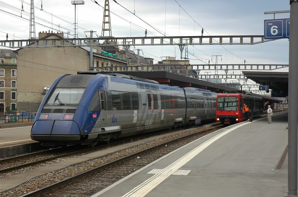 1677-0010-300509.jpg - SBB-CFF/TPG Bem 550.002-0 «Nant-d'Avril» + SNCF X 72679 / Genève-Cornavin 30.5.2009