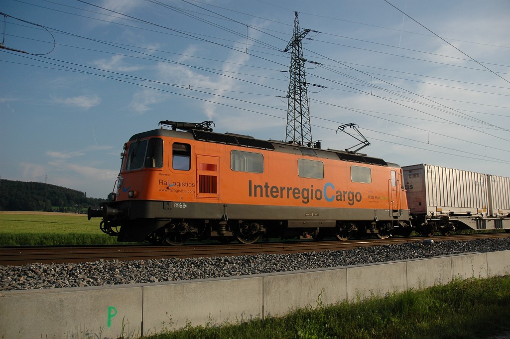 1715-0018-070809.jpg - SBB-CFF/RLAG Re 4/4'' 11320 «InterRegio Cargo» / Otelfingen (Würenloserstrasse) 7.8.2009