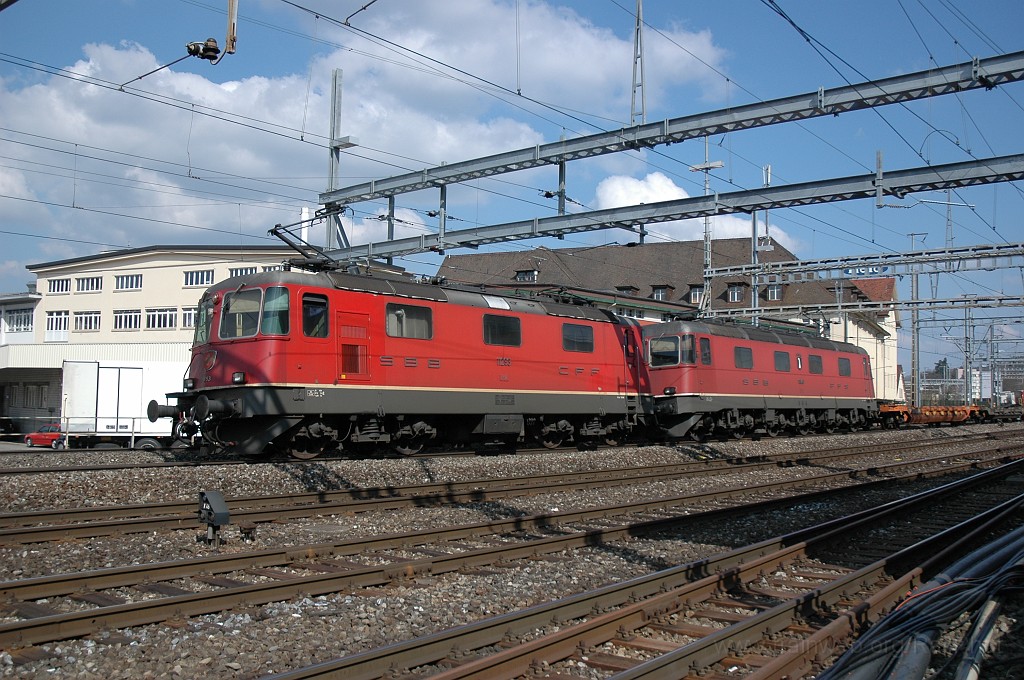 1850-0020-130410.jpg - SBB-CFF Re 4/4'' 11293 + Re 6/6 11643 «Laufen» / Lenzburg SBB 13.4.2010