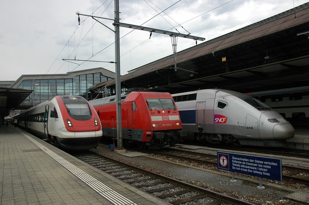 1888-0030-080610.jpg - SNCF TGV 384.036 + DBAG 101.018-0 + SBB-CFF ICN RABDe 500.003-9 «Germaine de Staël» / Basel SBB 8.6.2010